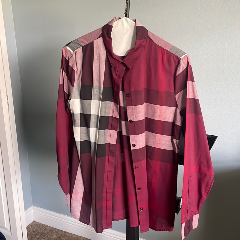 Burberry Brit Women’s Button Dress Shirt. Size Small/Petite Burgundy.
